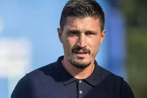 هجوم مسلح.. شقيق مدرب كالياري ضحية حادث إطلاق نار في نابولي